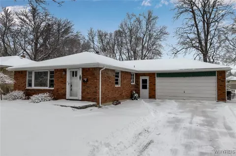 89 Woodlane Dr, West Seneca, NY 14224