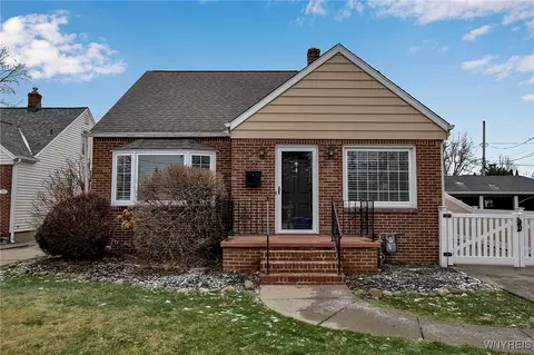 371 Potters Rd, Buffalo, NY 14220