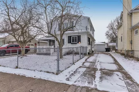 81 Fuller Ave, Tonawanda, NY 14150