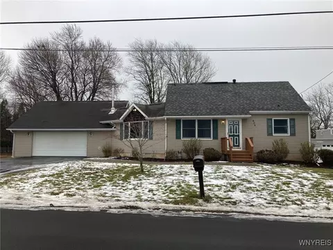 404 Michigan St, Lockport, NY 14094