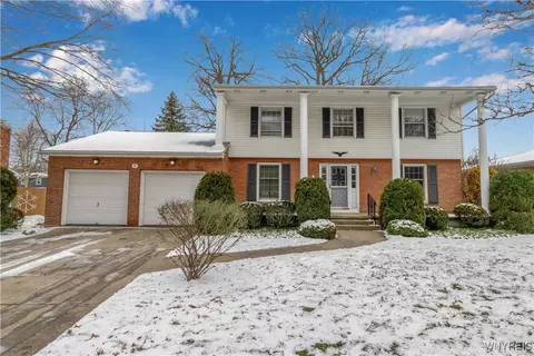 17 Parkhaven Dr, Amherst, NY 14228