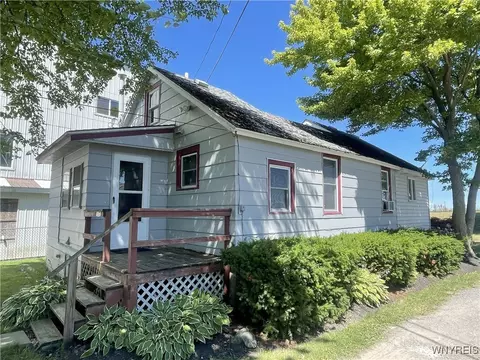 5841 Ontario St, Burt, NY 14028