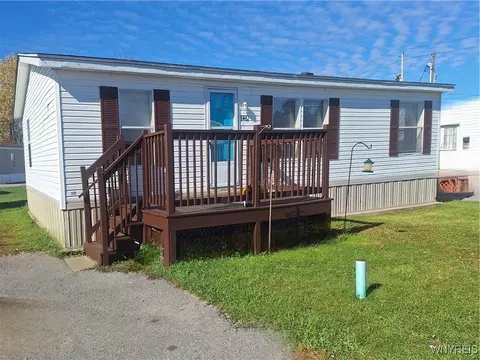 1461 Center Dr, Alden, NY 14004