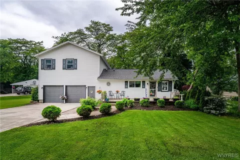 5176 Orchard Ave, Hamburg, NY 14075