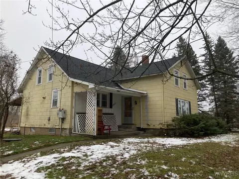 5831 Shawnee Rd, Cambria, NY 14132