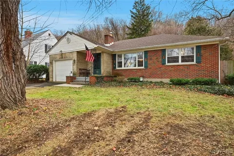 933 Creek Road Ext, Lewiston, NY 14092