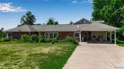 6293 E Lake Rd, Burt, NY 14028