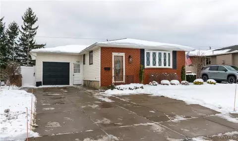 124 Dartwood Dr, Cheektowaga, NY 14227