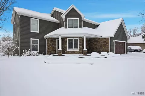 720 Raymond Dr, Lewiston, NY 14092