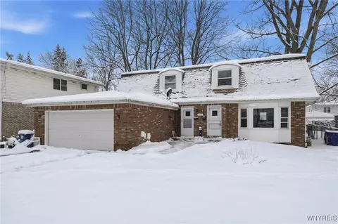 125 E Summerset Ln, Amherst, NY 14228