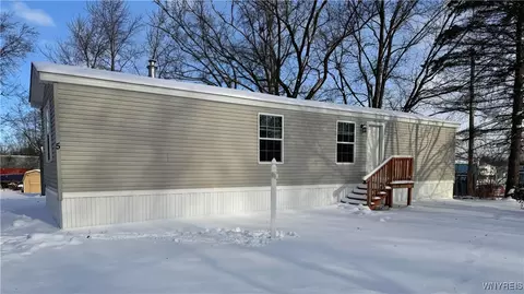 5 Crystal Ln, Batavia, NY 14020