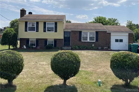 6836 E High St, Lockport, NY 14094