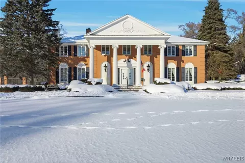 1 Sargent Dr, Lockport, NY 14094