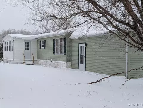84 Pocono Park, Newstead, NY 14001