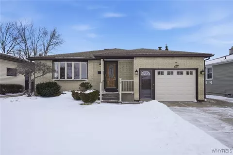 211 Sprucewood Dr, Cheektowaga, NY 14227