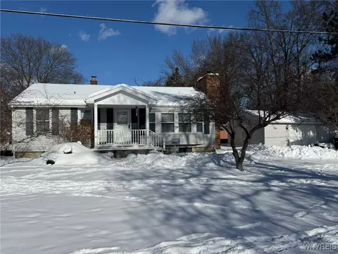 3535 Warner Dr, Grand Island, NY 14072