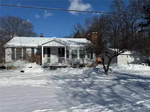 3535 Warner Dr, Grand Island, NY 14072