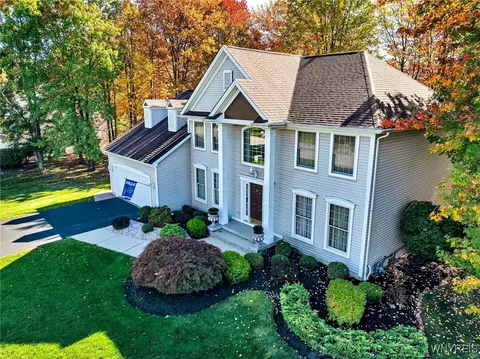 15 Brentwood Cmn, Orchard Park, NY 14127