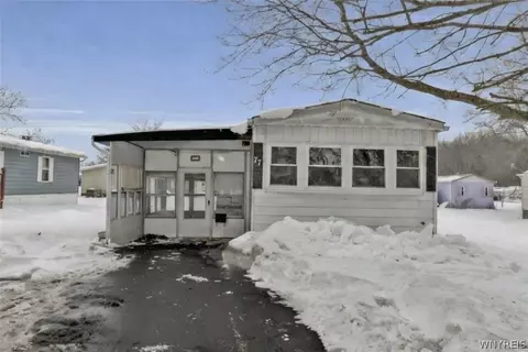 77 Lakewood Village Dr, Shelby, NY 14103