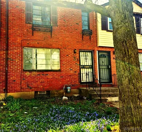 13 Bennett Vlg, Buffalo, NY 14214