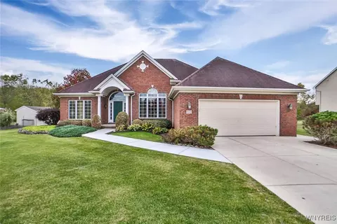1372 Majestic Woods Dr, Grand Island, NY 14072