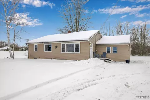 3346 Ewings Rd, Lockport, NY 14094