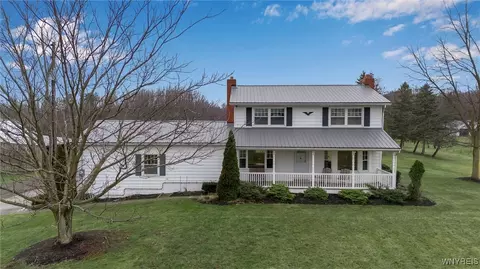 3212 Hickox Rd, Hamburg, NY 14075