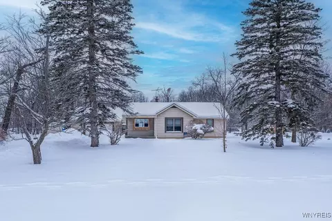 5848 Shawnee Rd, Cambria, NY 14132