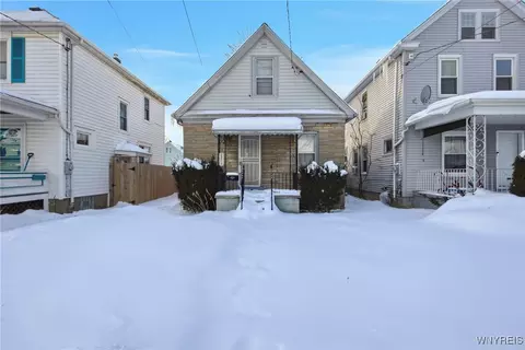 2247 Independence Ave, Niagara Falls, NY 14301