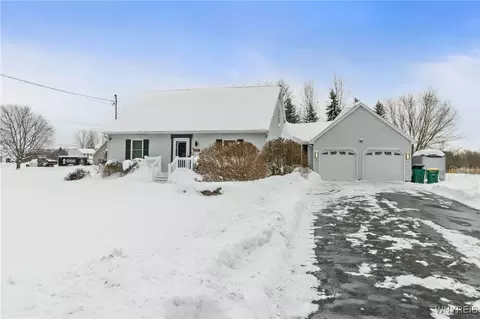 6338 Hamm Rd, Lockport, NY 14094