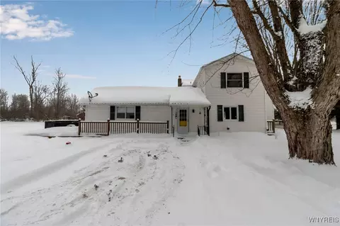 5773 Fisk Rd, Pendleton, NY 14094