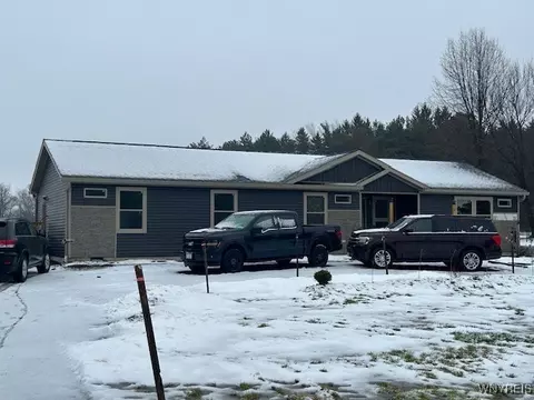 174 Chautauqua St, Pomfret, NY 14063