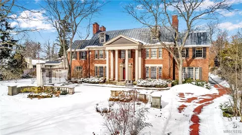 135 Nottingham Ter, Buffalo, NY 14216