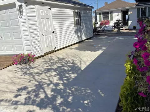 5669 West Blf, Burt, NY 14028