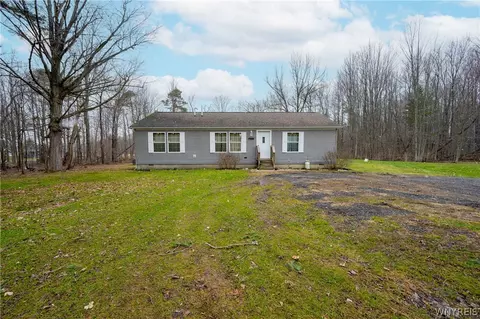 9414 Gowanda State Rd, Eden, NY 14057