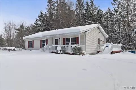 7441 Derby Rd, Evans, NY 14047
