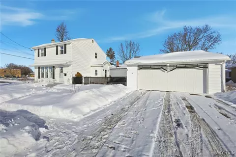 37 Richmond Ave, Lancaster, NY 14086