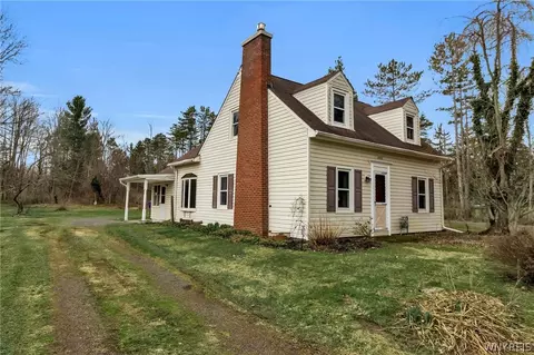 3265 S Creek Rd, Hamburg, NY 14075