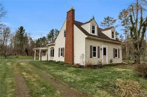 3265 S Creek Rd, Hamburg, NY 14075