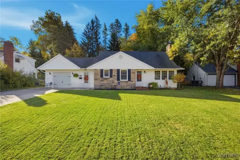 29 Rainbow Ter, Orchard Park, NY 14127