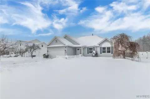 7054 Brian Ln, Wheatfield, NY 14304