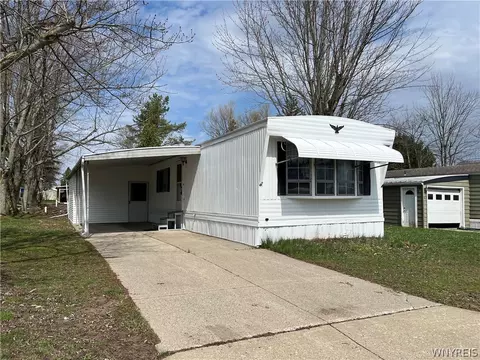 35 Holly St, Newstead, NY 14001
