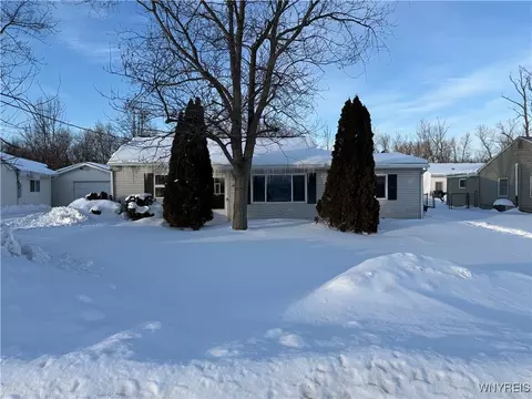 4320 Isherwood Dr, Niagara, NY 14305