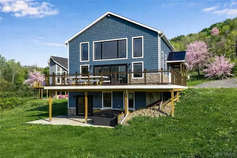 5745 Bonn Way E, Great Valley, NY 14741