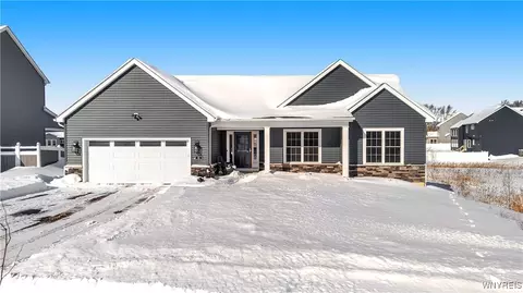 45 Hidden Meadow Xing, Lancaster, NY 14086