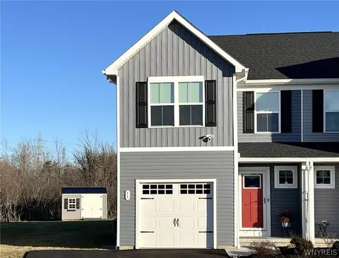 15 Grant Ct, West Seneca, NY 14218
