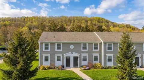 2 Hemlock Dr, Ellicottville, NY 14731