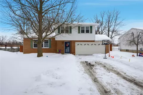 185 Old Farm Cir, Amherst, NY 14221