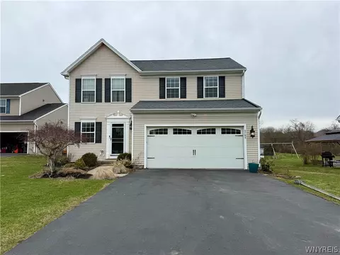 5784 Willow Creek Ln, Cambria, NY 14132