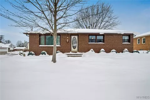 26 Carter St, Lancaster, NY 14086